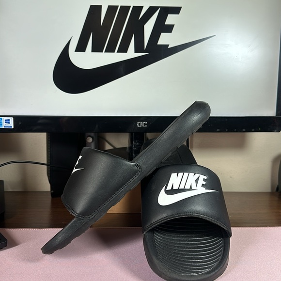 NIKE size 10 - Picture 3 of 8